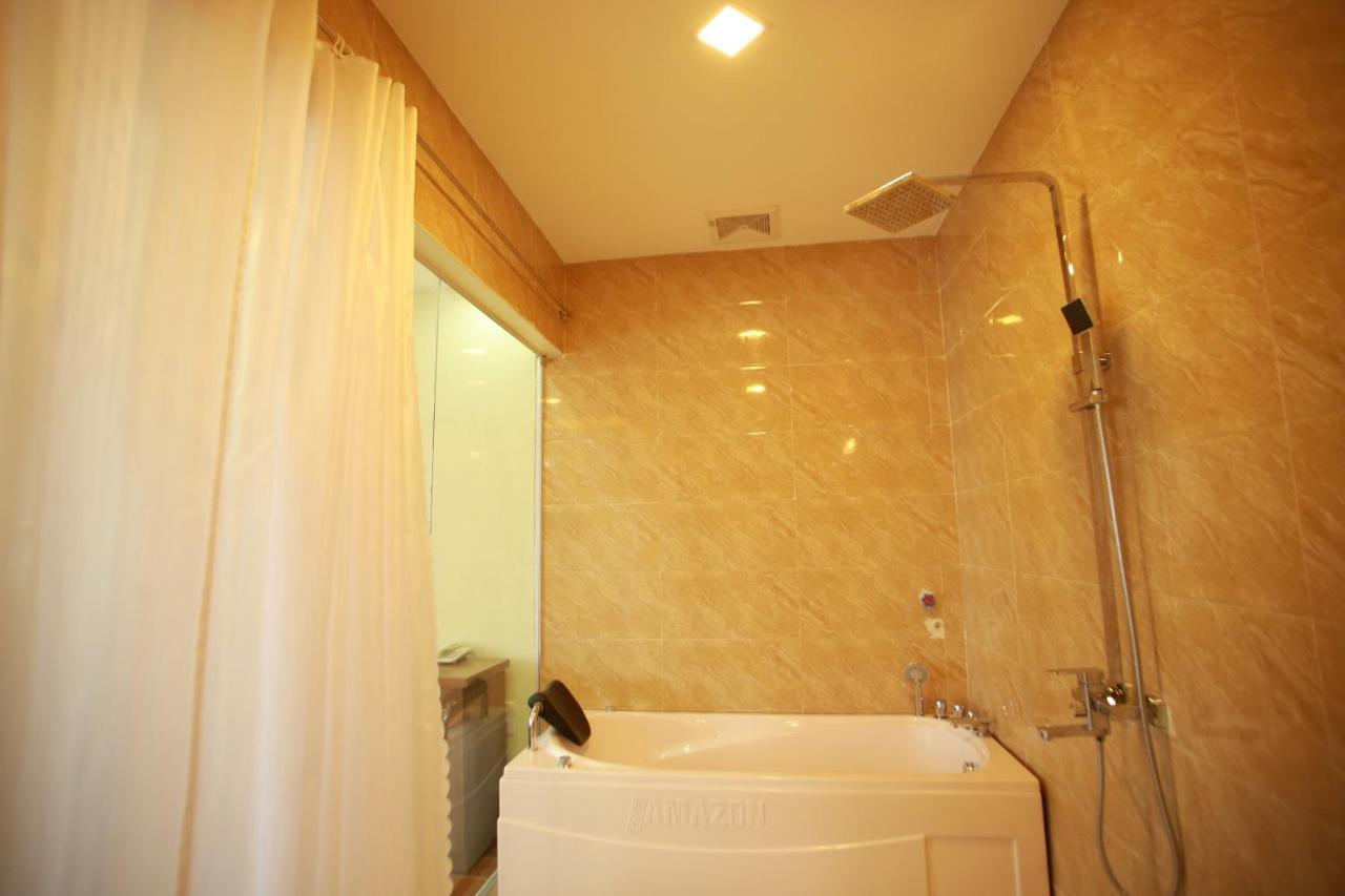 Family Hotel Soc Son Noi Bai Bagian luar foto